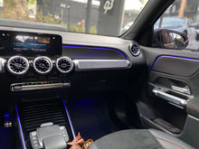 Cargar imagen en el visor de la galería, Mercedes-Benz EQB 350 4MATIC Modelo 2023
