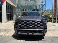 Cargar imagen en el visor de la galería, Toyota Sequoia Capstone Hibrida Modelo 2024
