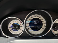 Cargar imagen en el visor de la galería, Mercedes-Benz E200 Cabriolet Modelo 2014
