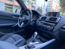 Cargar imagen en el visor de la galería, BMW 120I Paquete M Modelo 2017
