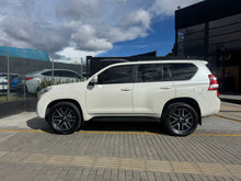 Cargar imagen en el visor de la galería, Toyota Prado TXL Modelo 2014
