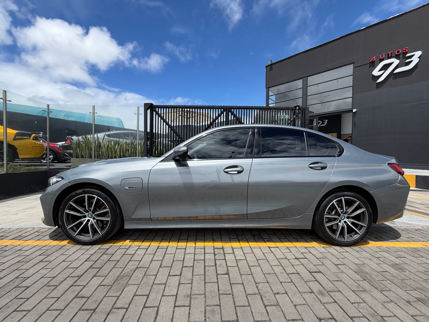 BMW 330e Modelo 2023 - Autos 93