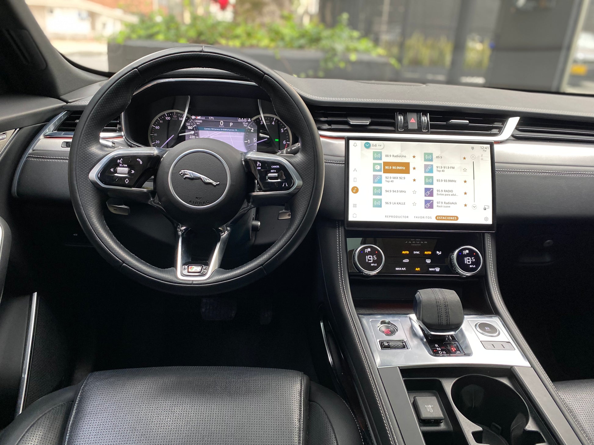Jaguar F Pace P400 Hibrida Modelo 2022 - Autos 93