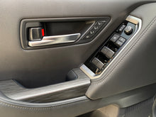 Cargar imagen en el visor de la galería, Toyota Land Cruiser 300 GR Sport Modelo 2024
