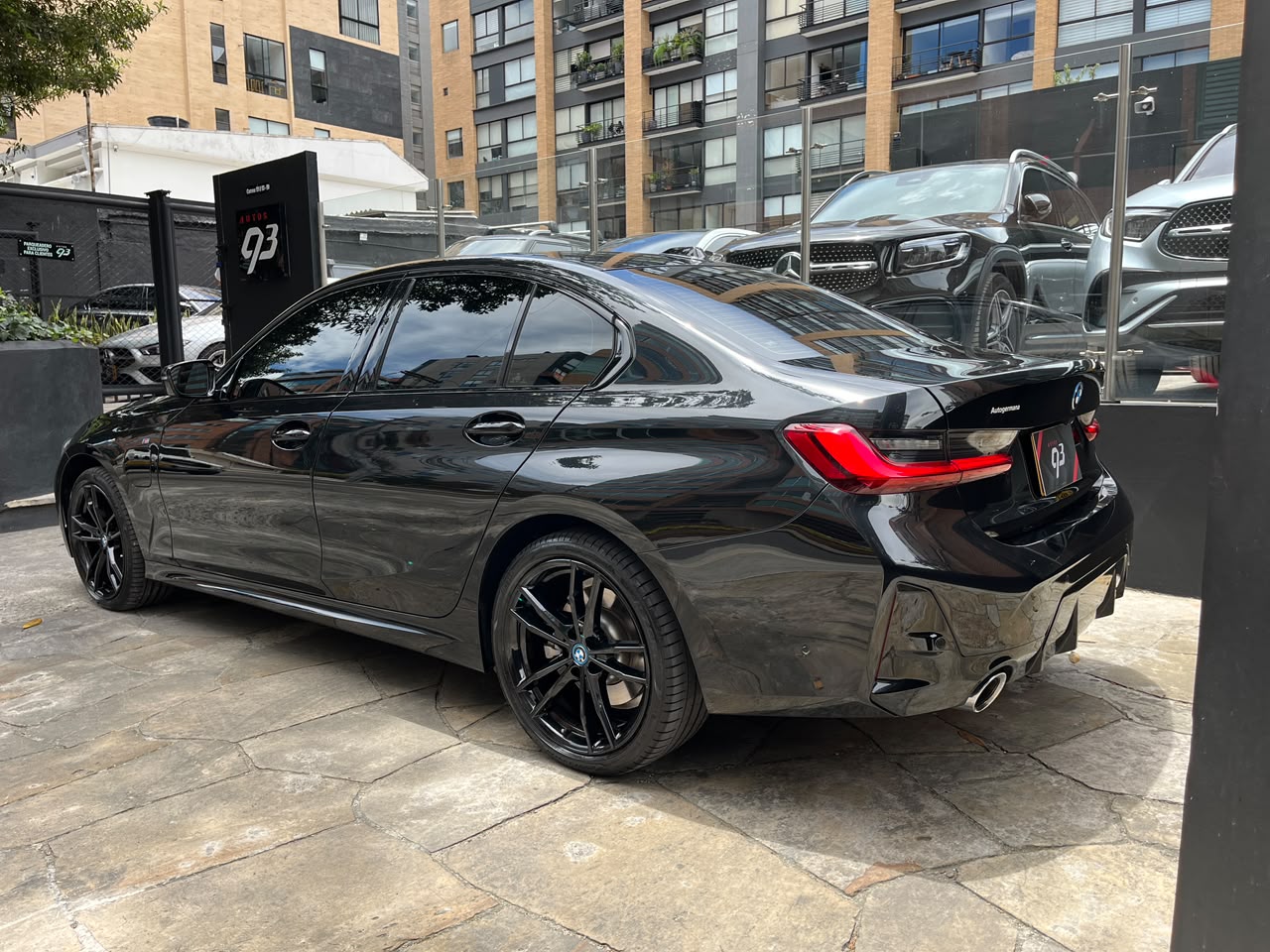 BMW 330e Modelo 2024
