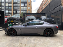 Cargar imagen en el visor de la galería, Maserati Gran Turismo S Modelo 2010

