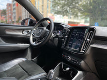 Cargar imagen en el visor de la galería, Volvo XC40 T4 Modelo 2019
