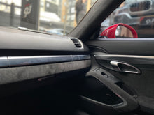 Cargar imagen en el visor de la galería, Porsche Cayman GTS Modelo 2015
