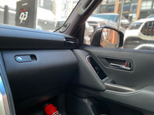 Cargar imagen en el visor de la galería, Toyota Land Cruiser 300 ZX Modelo 2023
