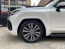 Cargar imagen en el visor de la galería, Lexus LX700H Modelo 2025
