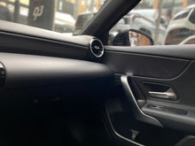Cargar imagen en el visor de la galería, Mercedes-Benz A200 Sedan Modelo 2020
