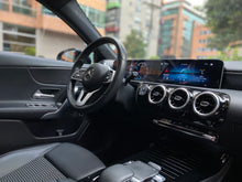 Cargar imagen en el visor de la galería, Mercedes-Benz A200 Sedan Modelo 2020
