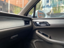 Cargar imagen en el visor de la galería, Porsche Macan GTS Modelo 2018
