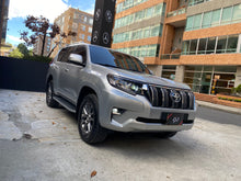 Cargar imagen en el visor de la galería, Toyota Land Cruiser Prado VXL Blindada Modelo 2018
