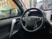 Cargar imagen en el visor de la galería, Toyota Prado TXL Modelo 2020
