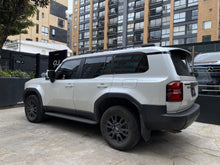 Cargar imagen en el visor de la galería, Toyota Land Cruiser Prado TXL Modelo 2025
