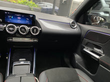 Cargar imagen en el visor de la galería, Mercedes-Benz GLA 250 4MATIC Hibrida Modelo 2025
