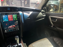 Cargar imagen en el visor de la galería, Toyota Fortuner Modelo 2017
