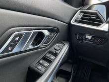 Cargar imagen en el visor de la galería, BMW 320I Modelo 2020
