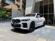 Cargar imagen en el visor de la galería, BMW X6 M50I Blindada Modelo 2023
