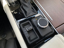 Cargar imagen en el visor de la galería, Toyota Sequoia Capstone Hibrida Modelo 2024
