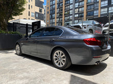 Cargar imagen en el visor de la galería, BMW 520I Modelo 2016
