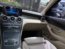 Cargar imagen en el visor de la galería, Mercedes-Benz GLC 300 4MATIC Modelo 2020
