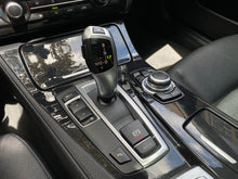 Cargar imagen en el visor de la galería, BMW 520I Modelo 2016
