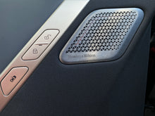 Cargar imagen en el visor de la galería, BMW IX xDrive40 Modelo 2023
