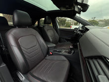 Cargar imagen en el visor de la galería, Volkswagen Jetta GLI Modelo 2023
