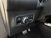 Cargar imagen en el visor de la galería, Mercedes Benz GLB 35 AMG 4MATIC
