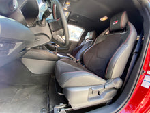 Cargar imagen en el visor de la galería, Toyota GR Yaris Modelo 2024
