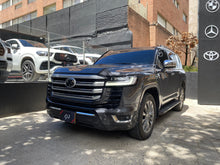 Cargar imagen en el visor de la galería, Toyota Land Cruiser 300 ZX Modelo 2023
