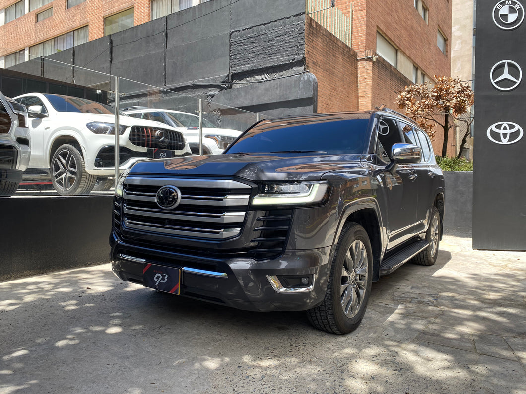 Toyota Land Cruiser 300 ZX Modelo 2023