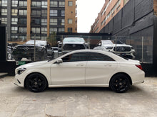 Cargar imagen en el visor de la galería, Mercedes-Benz CLA 180 Modelo 2019
