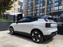 Cargar imagen en el visor de la galería, Volvo EX30 Recharge Plus Modelo 2024
