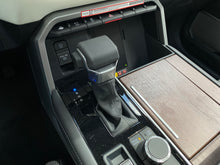 Cargar imagen en el visor de la galería, Toyota Sequoia Capstone Hibrida Modelo 2025
