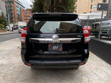 Cargar imagen en el visor de la galería, Toyota Prado TXL Modelo 2015
