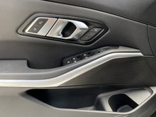 Cargar imagen en el visor de la galería, BMW 320I Modelo 2020
