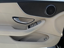 Cargar imagen en el visor de la galería, Mercedes-Benz C200 Cabriolet Modelo 2019
