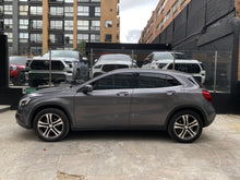 Cargar imagen en el visor de la galería, Mercedes-Benz GLA 200 Modelo 2016
