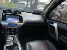 Cargar imagen en el visor de la galería, Toyota Land Cruiser Prado VXL Blindada Modelo 2018
