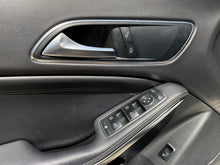 Cargar imagen en el visor de la galería, Mercedes-Benz CLA 180 Modelo 2019
