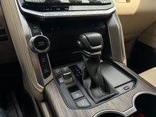 Cargar imagen en el visor de la galería, Toyota LC300 VX-R Diésel Modelo 2024
