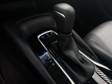 Cargar imagen en el visor de la galería, Toyota Corolla Hybrid XEI Modelo 2025
