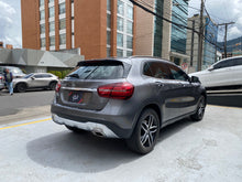 Cargar imagen en el visor de la galería, Mercedes-Benz GLA 200 Modelo 2019
