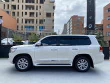 Cargar imagen en el visor de la galería, Toyota Land Cruiser 200 GX-R Modelo 2021
