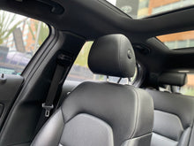 Cargar imagen en el visor de la galería, Mercedes-Benz GLA 200 Modelo 2016
