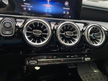 Cargar imagen en el visor de la galería, Mercedes-Benz A200 Hatchback Modelo 2022
