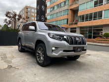 Cargar imagen en el visor de la galería, Toyota Prado TX Blindada Modelo 2013
